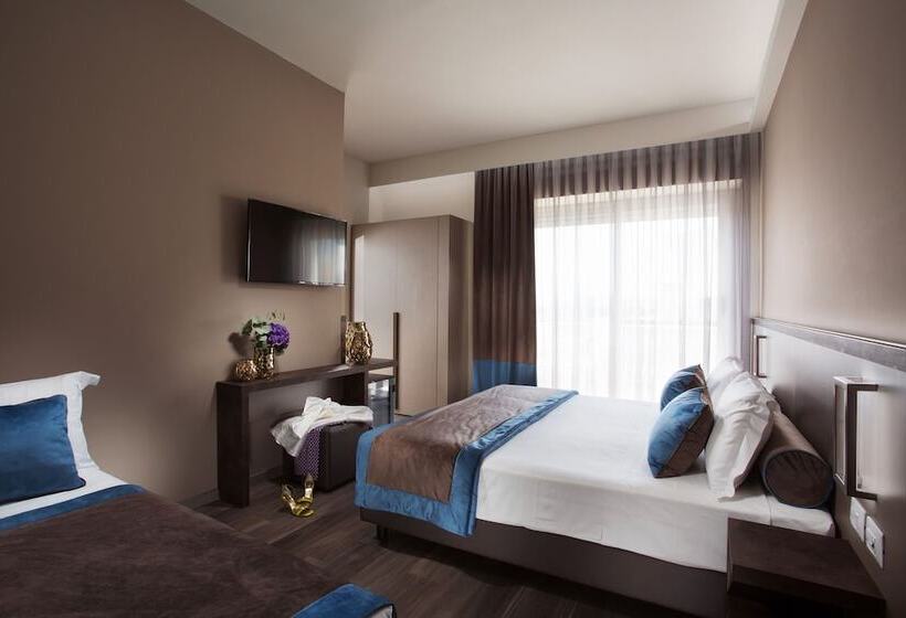 חדר דלוקס לשלושה, Continental