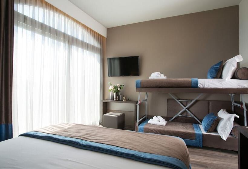 חדר דלוקס לשלושה, Continental