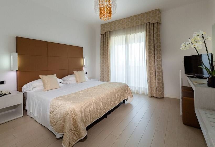 جناح جونيور مطل على الحديقة, Continental Wellness & Spa