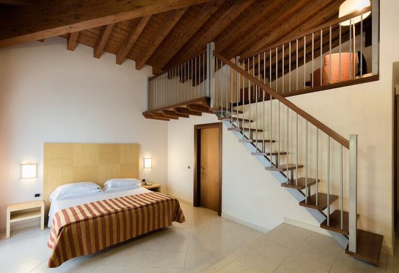 جناح جونيور مطل على الحديقة, Continental Wellness & Spa