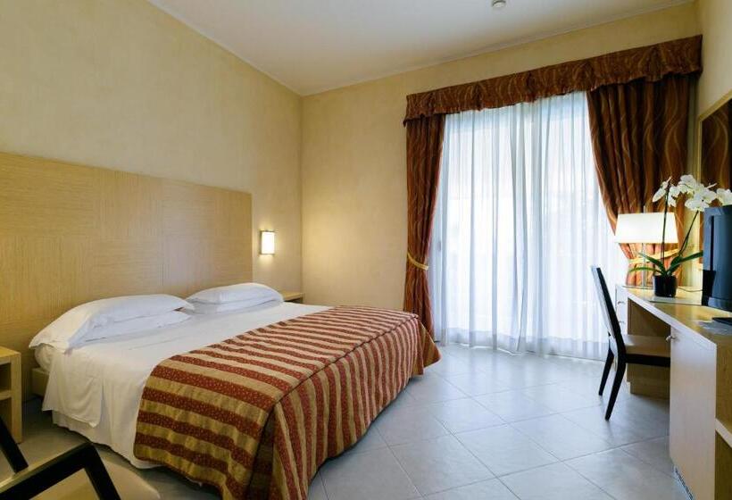 غرفة سوبيريور إطلالة على البحيرة, Continental Wellness & Spa