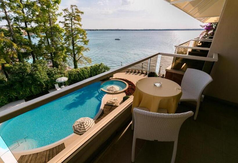 غرفة سوبيريور إطلالة على البحيرة, Continental Wellness & Spa