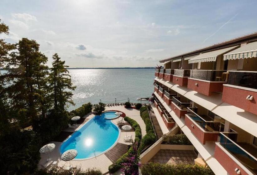 جناح جونيور مطلّ علي حمام السباحة, Continental Wellness & Spa