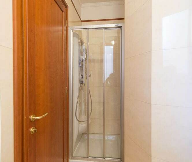 اتاق استاندارد یک نفره, Diana Park