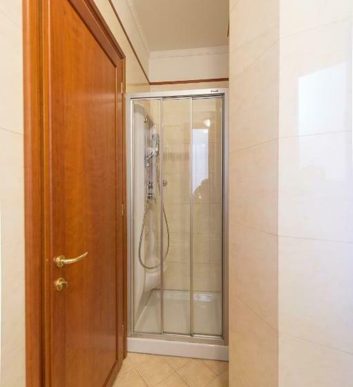 اتاق اکونومی, Diana Park