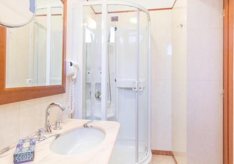 اتاق اکونومی, Diana Park