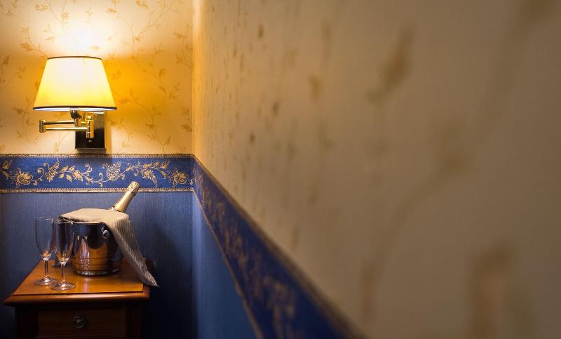 اتاق اکونومی, Diana Park