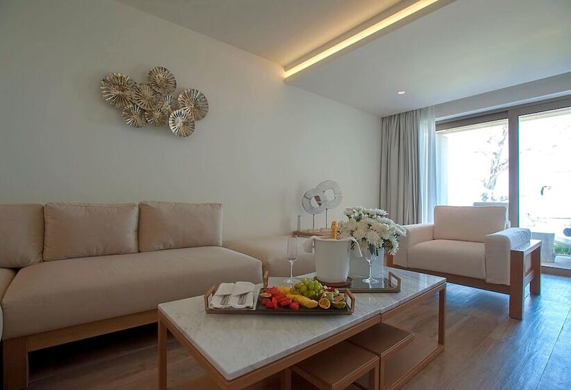 سوییت با چشم‌انداز دریا, Domes Miramare, A Luxury Collection Resort, Corfu   Adults Only