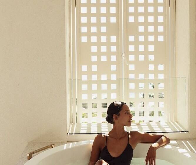 سوئیت با وان آب گرم, Domes Miramare, A Luxury Collection Resort, Corfu Adults Only