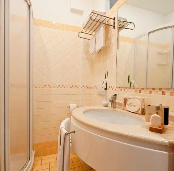 اتاق استاندارد یک نفره, Kennedy