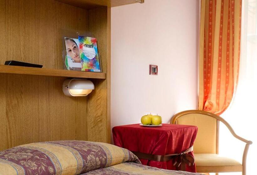 اتاق استاندارد سه نفره, Kennedy