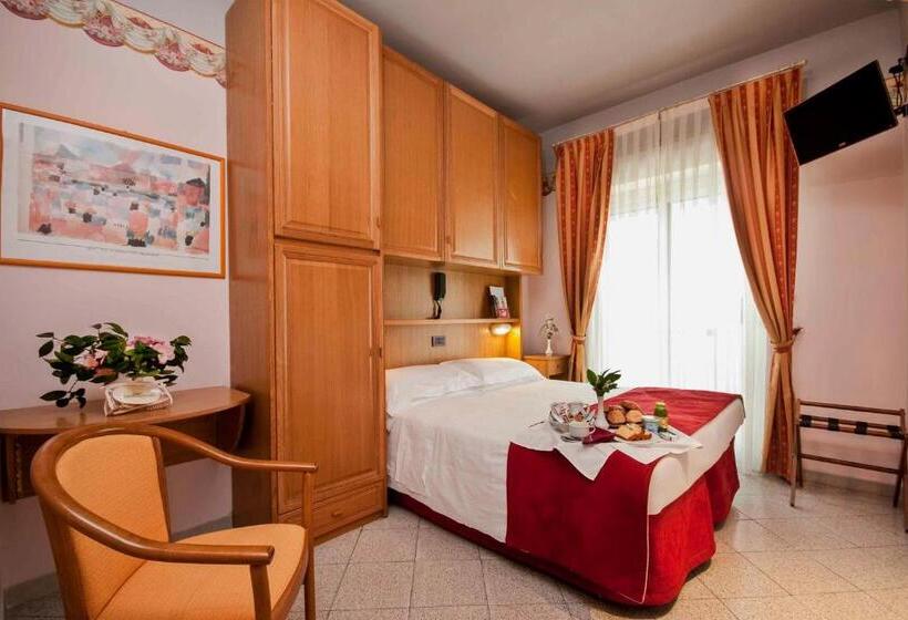 اتاق لوکس با بالکن, Kennedy