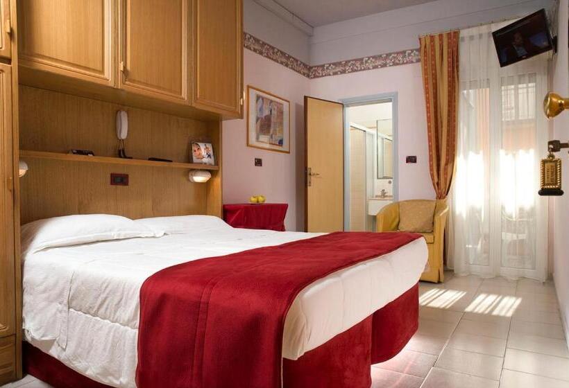 اتاق لوکس با بالکن, Kennedy