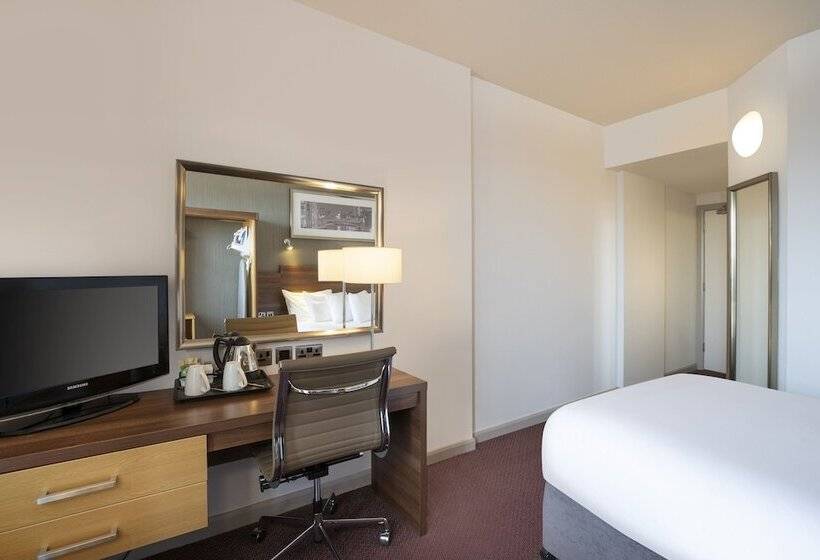 标准间, Leonardo Leeds