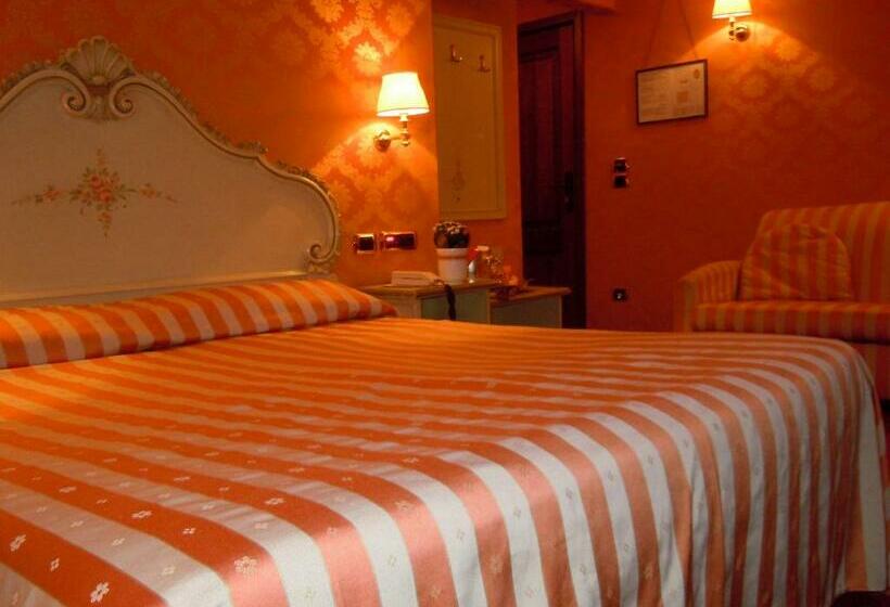 اتاق استاندارد سه نفره, Lux