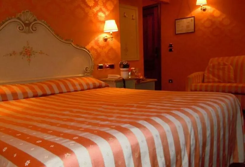 اتاق استاندارد سه نفره, Lux
