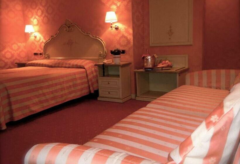 اتاق استاندارد سه نفره, Lux