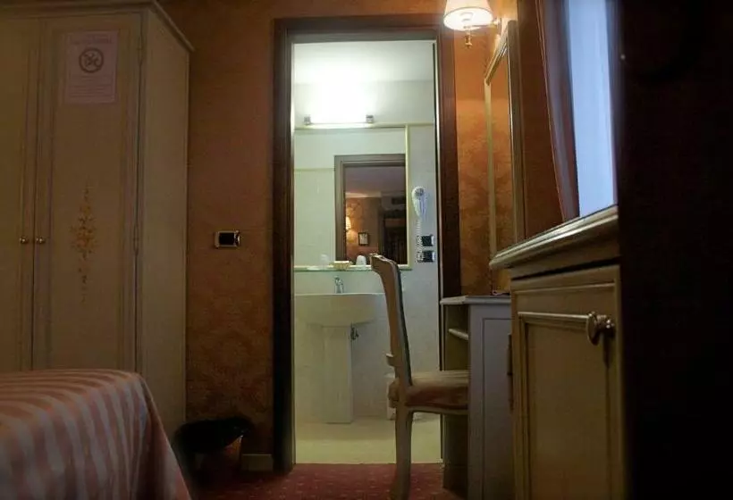 اتاق استاندارد سه نفره, Lux