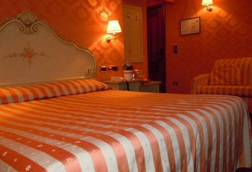 اتاق استاندارد سه نفره, Lux