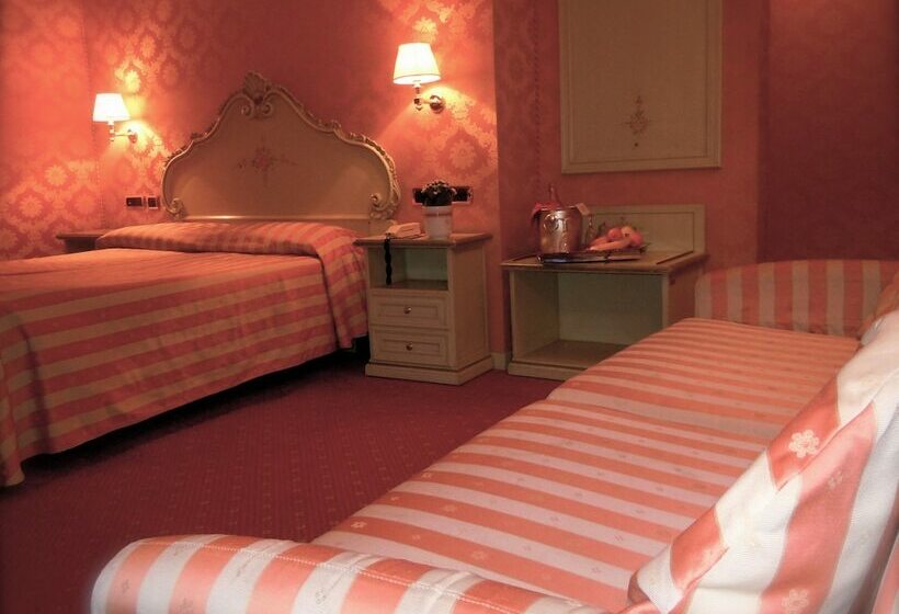 اتاق استاندارد سه نفره, Lux