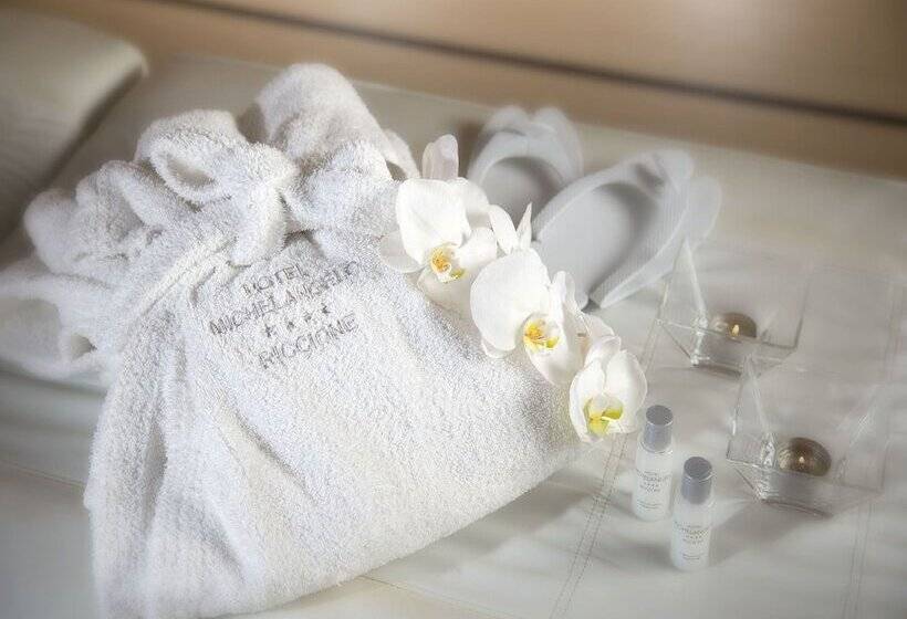 Номер Superior Боковой Вид на Море, Michelangelo