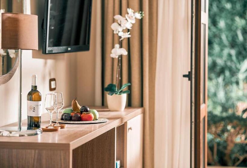 בונגלו סטנדרט עם נוף לגינה, Mitsis Royal Mare