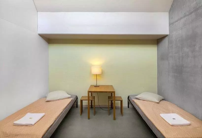 اتاق استاندارد یک تخته با سرویس بهداشتی مشترک, Lausanne Youth Hostel Jeunotel