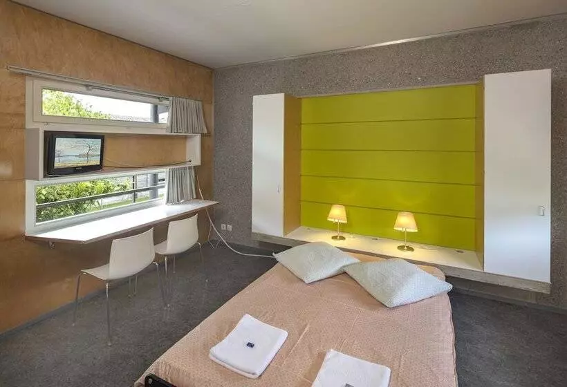 اتاق استاندارد یک تخته با سرویس بهداشتی مشترک, Lausanne Youth Hostel Jeunotel