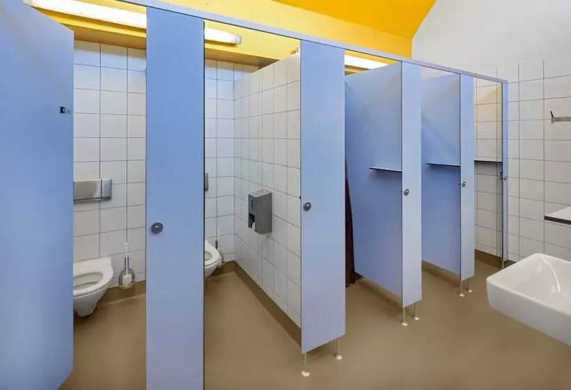 اتاق استاندارد یک تخته با سرویس بهداشتی مشترک, Lausanne Youth Hostel Jeunotel