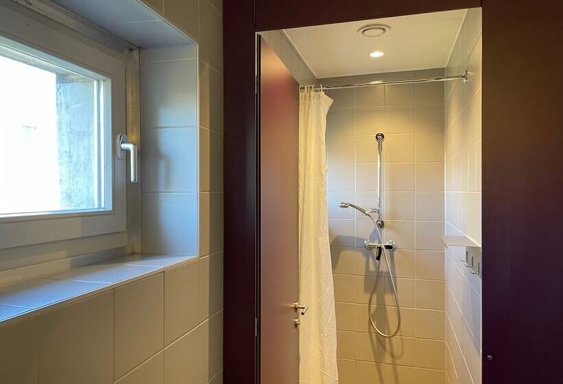 Номер Стандарт Четырехместный Совместный Санузел, Lausanne Youth Hostel Jeunotel