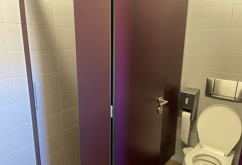 Номер Стандарт, Lausanne Youth Hostel Jeunotel