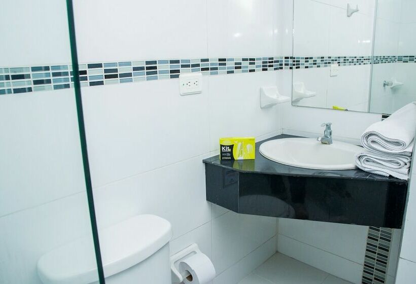 标准三人间, Ayenda 1315 Candiac