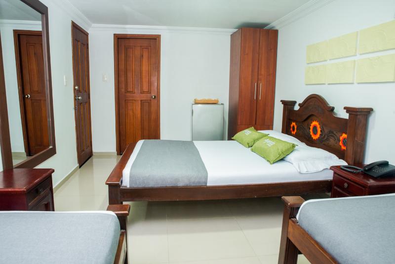 标准三人间, Ayenda 1315 Candiac