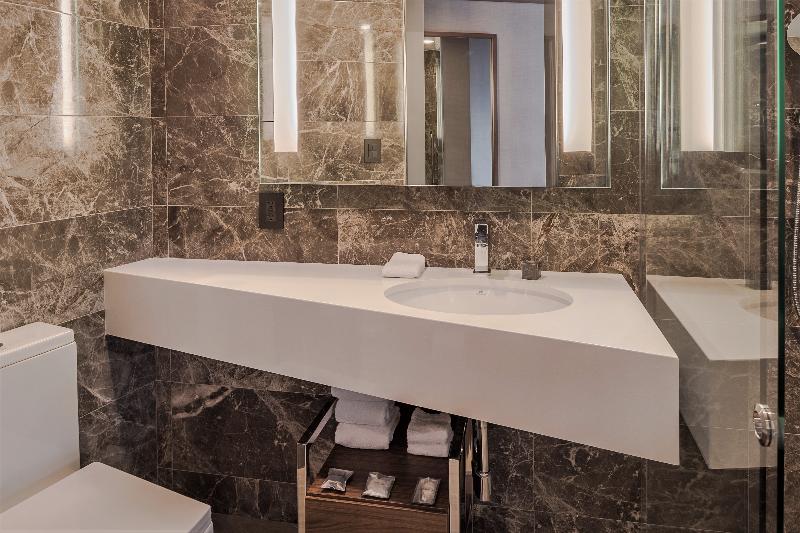 带大床的标准间, Ac Hotel By Marriott Guadalajara Expo