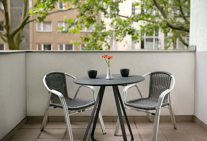 اتاق لوکس, Artim