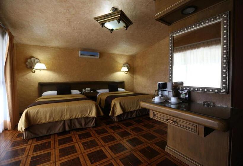 Полулюкс, Casa De La Loma