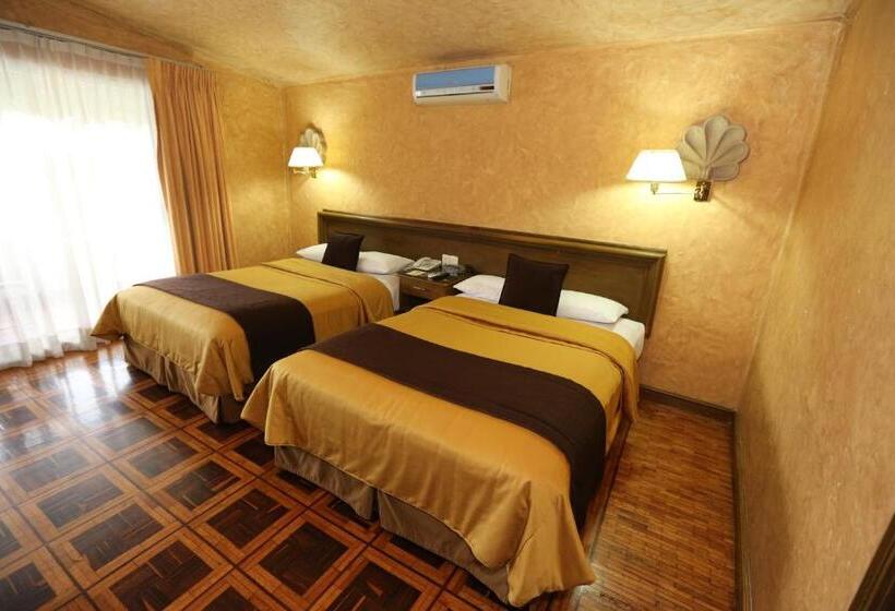 Полулюкс, Casa De La Loma