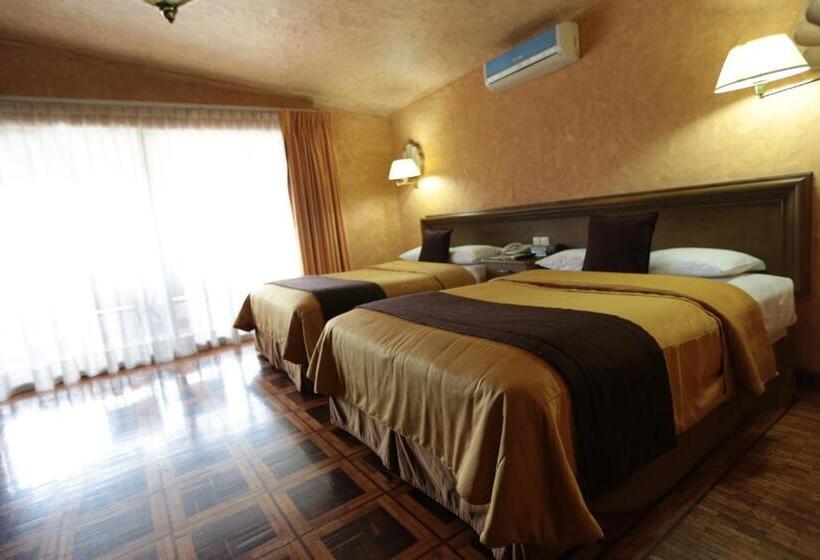 Полулюкс, Casa De La Loma