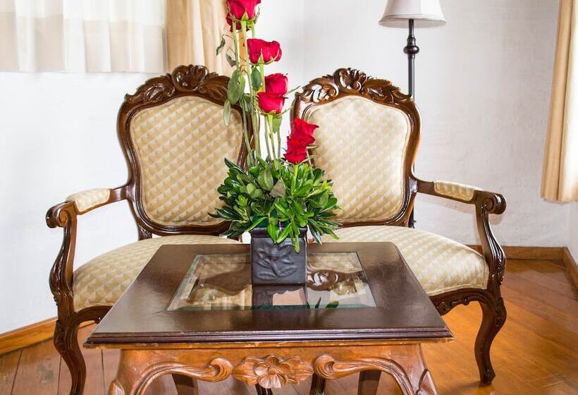 Полулюкс, Casa De La Loma