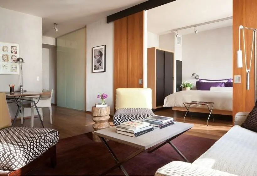 Standard-studio, Chambers Powered By Sonder