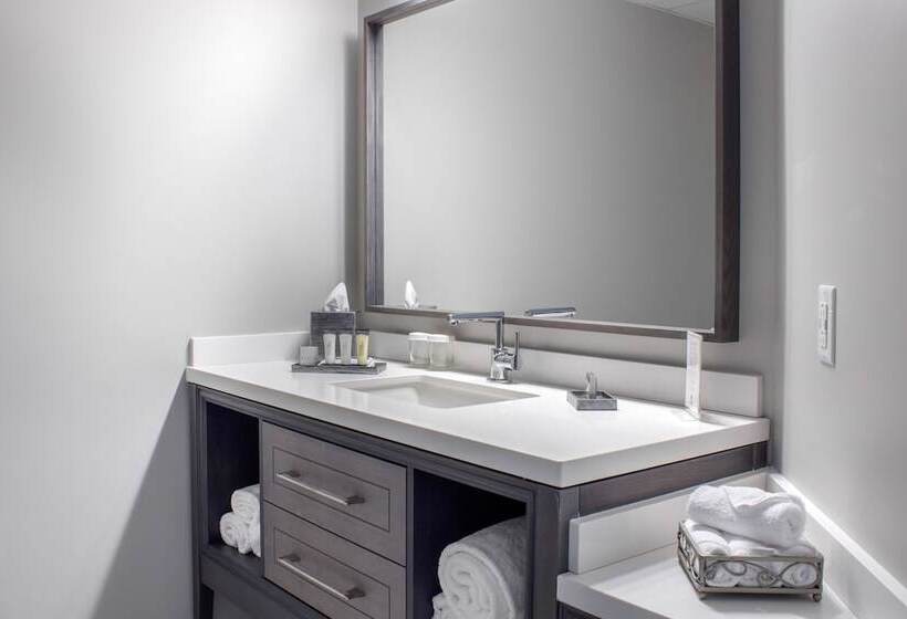 חדר סטנדרט שתי מיטות זוגיות, Chateau Moncton Trademark Collection By Wyndham