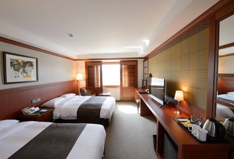 디럭스 룸 호수 전망, Commodore Hotel Gyeongju