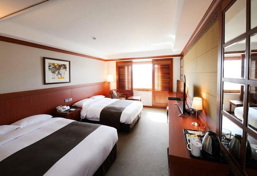 חדר דלוקס נוף לאגם, Commodore Hotel Gyeongju
