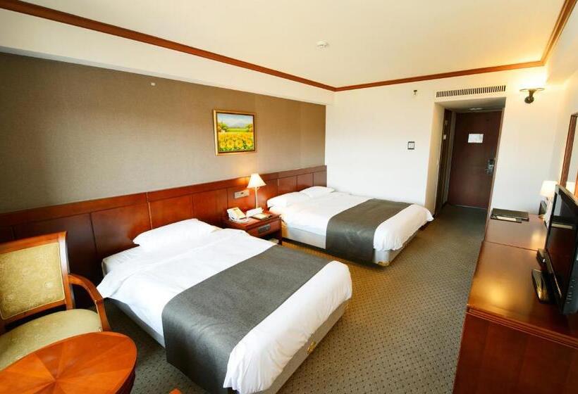 Superior room with lake view, Commodore Hotel Gyeongju