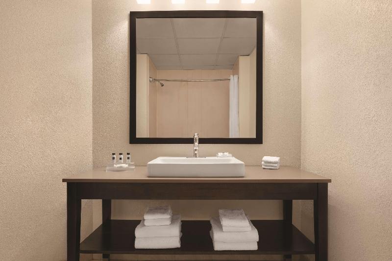 Quarto Estandar para Deficientes Físicos, Hampton Inn & Suites Newark Airport Elizabeth