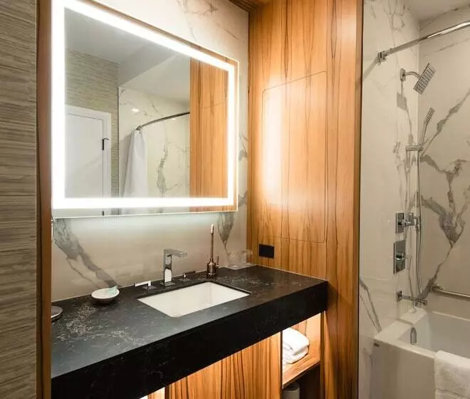 اتاق کلاب, Hyatt Regency Calgary