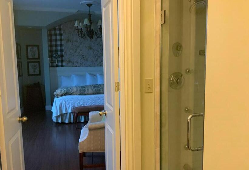 جناح مزوَّد بشرفة, Kingsbrae Arms Inn