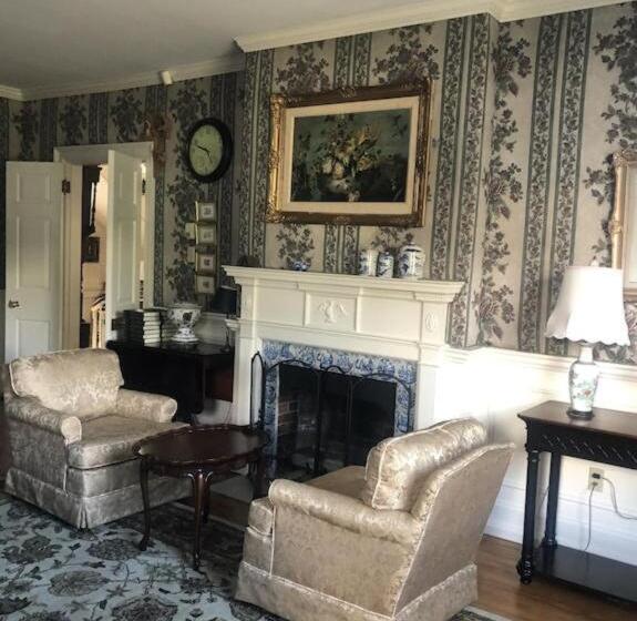 إستوديو ديلوكس, Kingsbrae Arms Inn