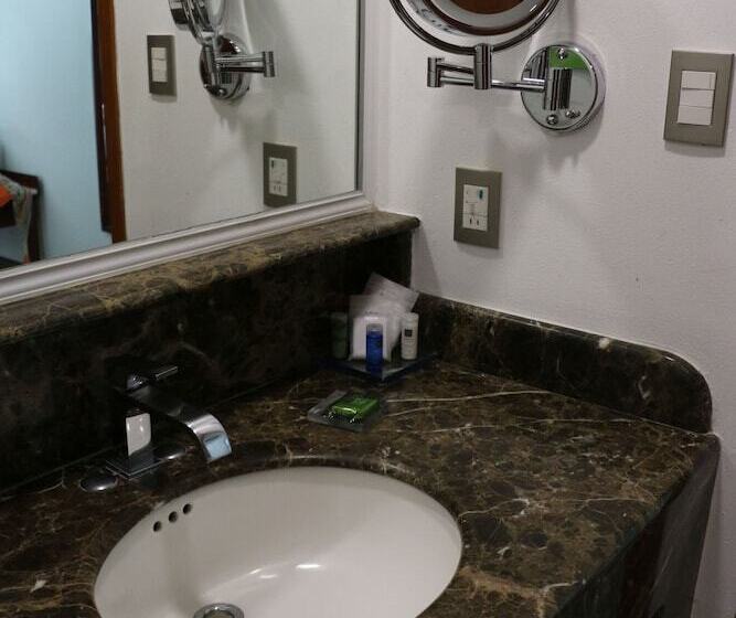 اتاق استاندارد با 2 تخت دوبل, Radisson Poliforum Plaza Hotel Leon