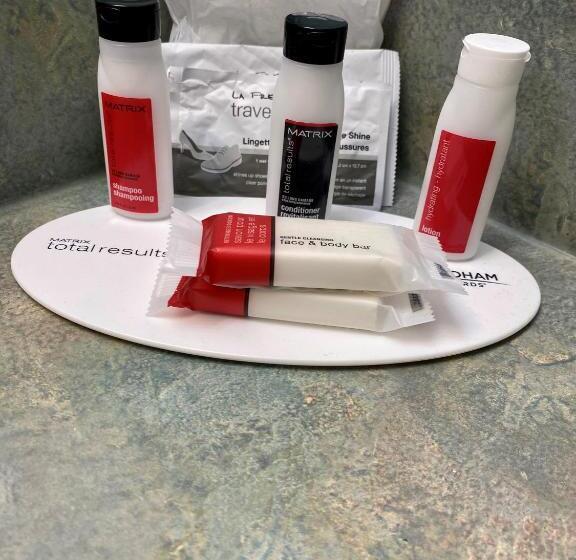 キングサイズベッドのスタンダードルーム, Super 8 By Wyndham Edmonton South